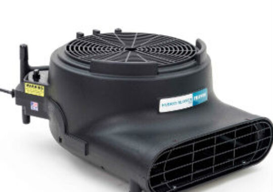 Compact and lightweight Hybrid Blower 3400 packs high drying power